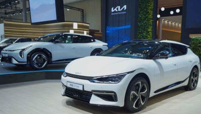 Kia unjuk komitmennya di era elektrifikasi melalui dua model andalan