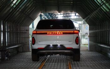 Duo mobil listrik Polytron resmi diproduksi secara lokal