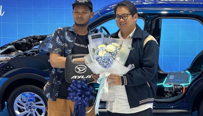 PT ADM resmi serahkan hadiah Ayla modifikasi kepada pemenang beruntung